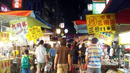 Dans les rues de Taipei, un soir de nightmarket, fév. 2012 night_market.JPG